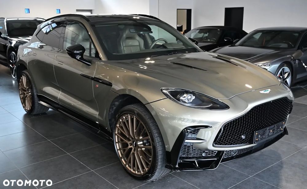 Aston Martin DBX707