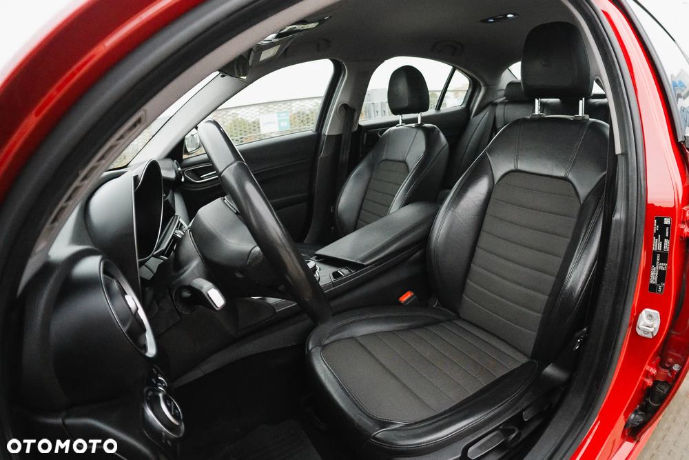 Alfa Romeo Giulia 2.2 D Turbo - 15