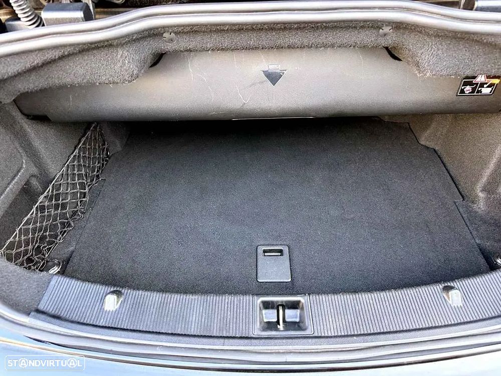 Mercedes-Benz E 200 CGi Avantgarde BlueEfficiency - 31