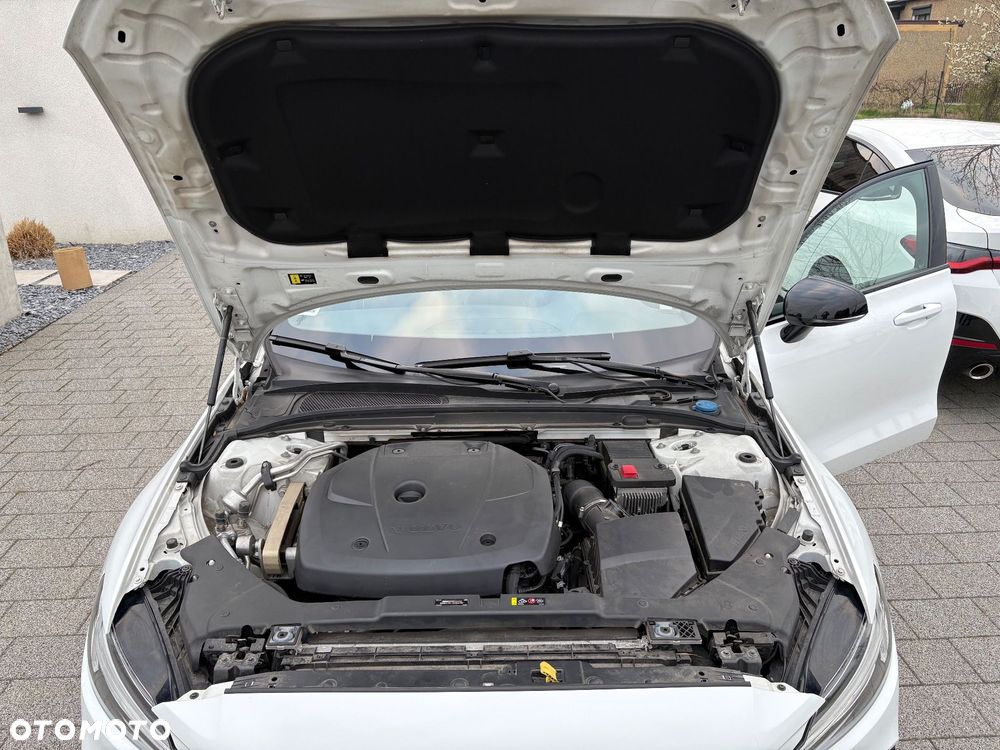 Volvo V60 T4 R-Design - 14