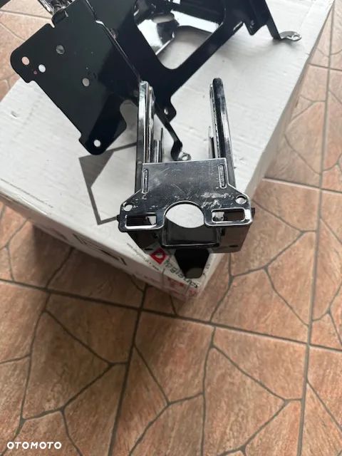 Wspornik owiewki radia nawigacji HARLEY FLTR 14- - 14