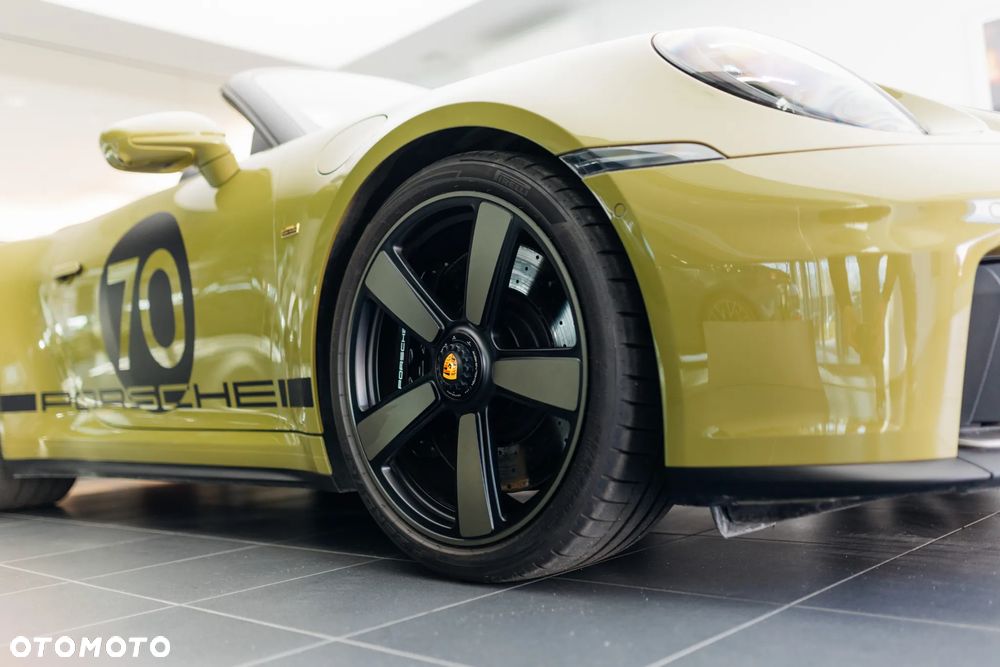 Porsche 911 Carrera T-Hybrid Spirit 70 - 20