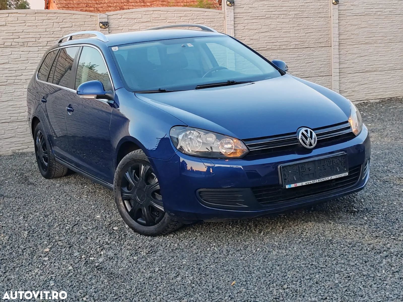 Volkswagen Golf - 1