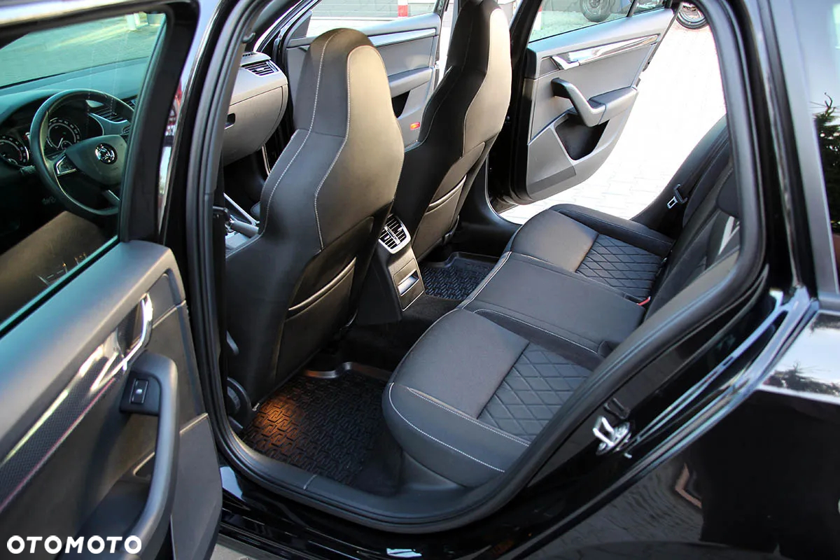 Skoda Octavia 2.0 TDI DSG RS - 28