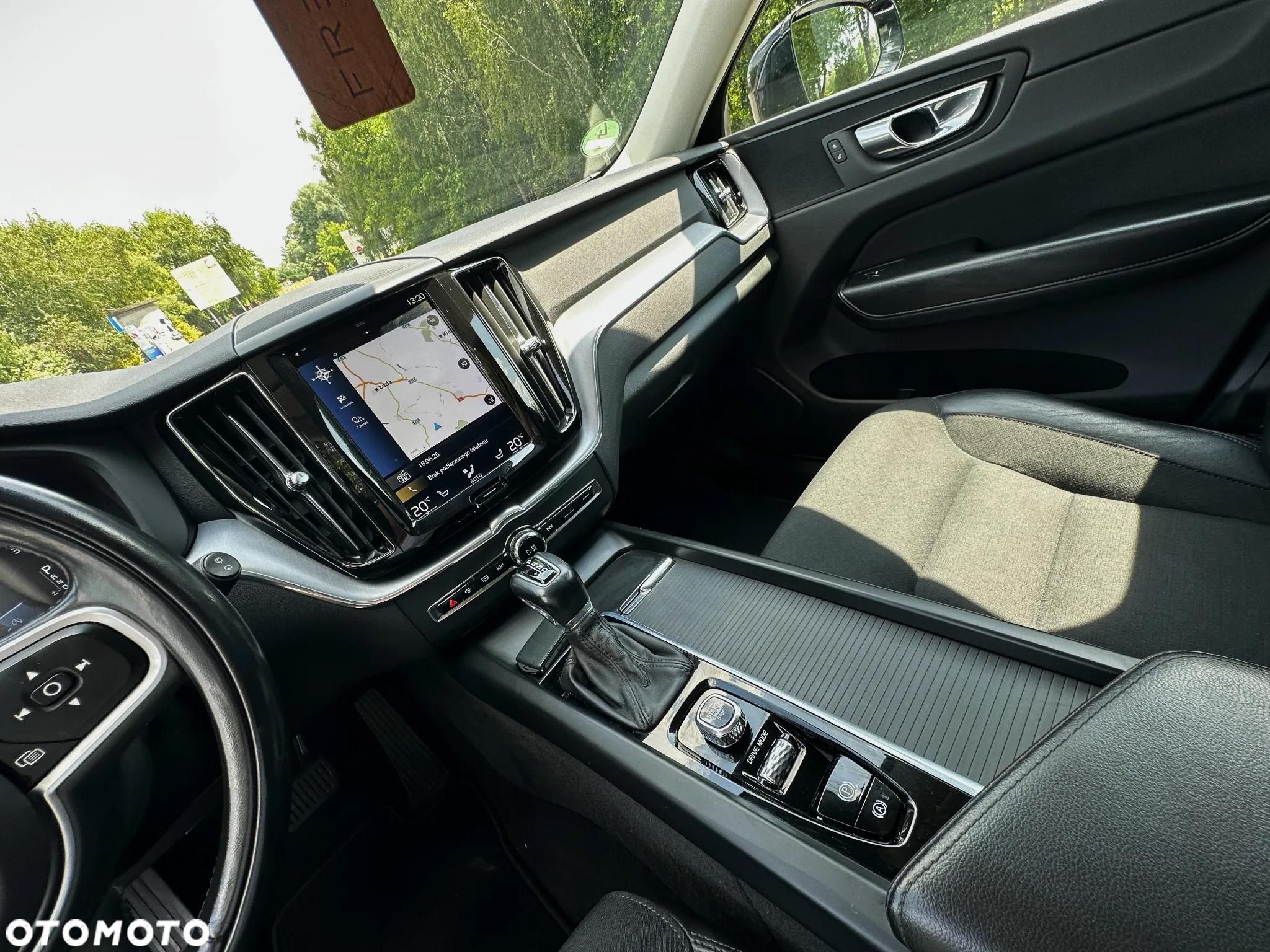 Volvo XC 60 D4 Momentum Pro - 31
