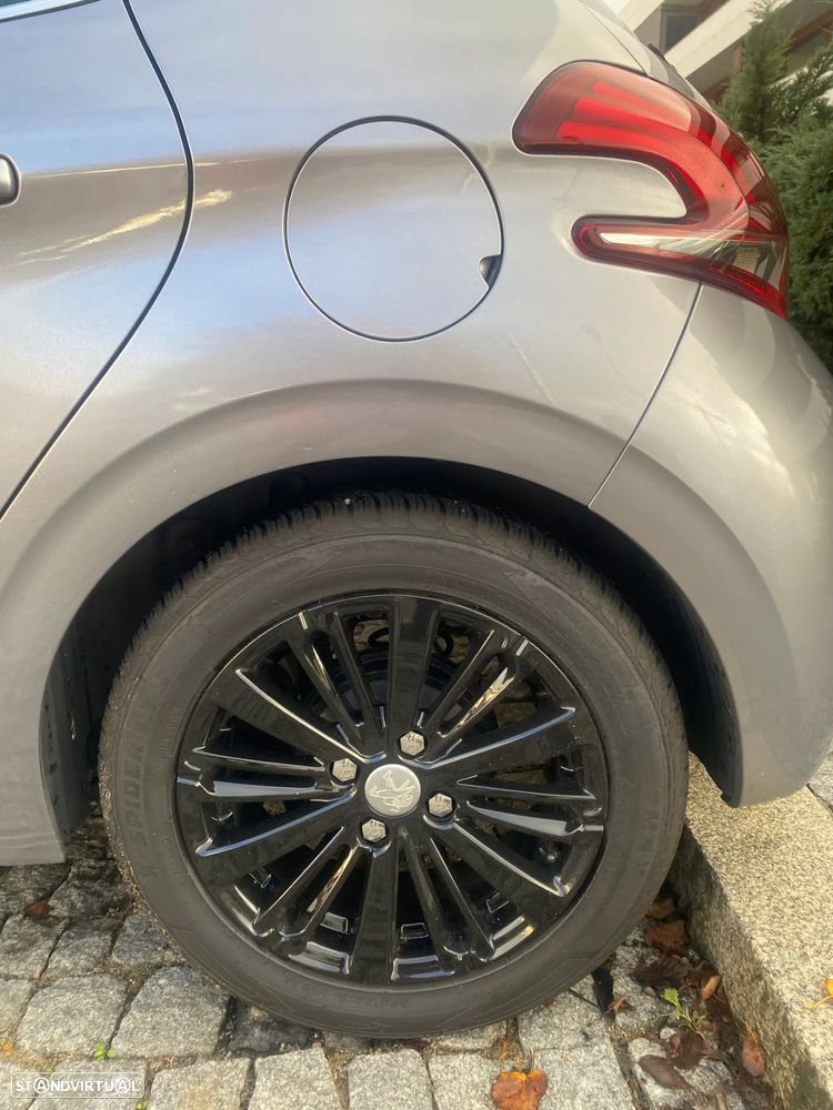 Peugeot 208 PureTech 82 Start & Stop Allure - 10