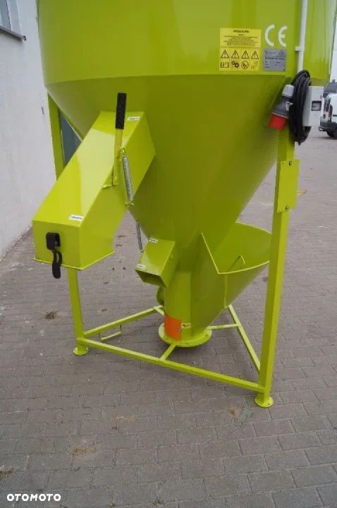 Paszowy mieszalnik pasz ADRAF Super Model Twister 500 750 1000 1200 1500 2000 25 - 9