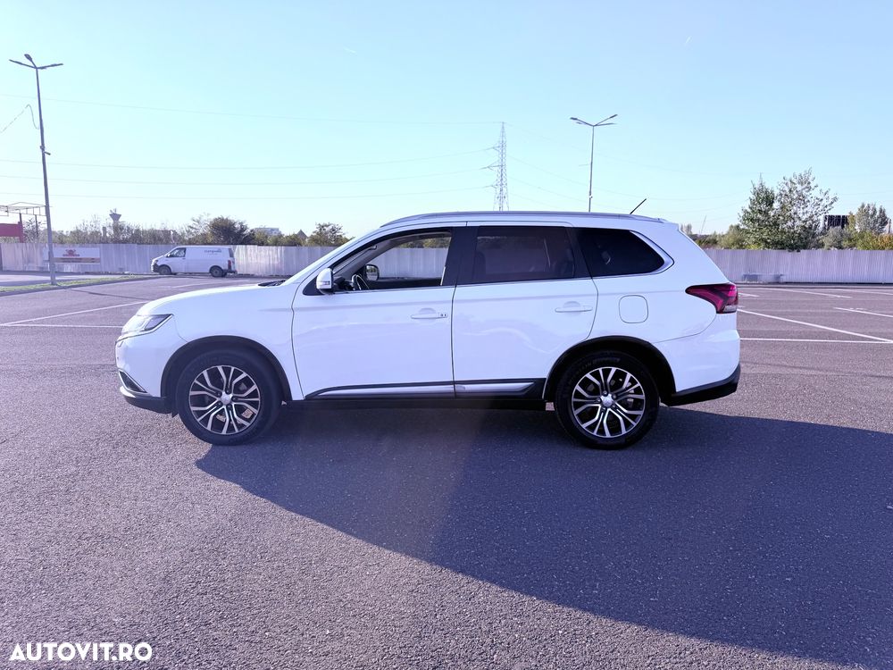 Mitsubishi Outlander 2.2 DI-D 4WD Automatik Diamant Edition+ - 9