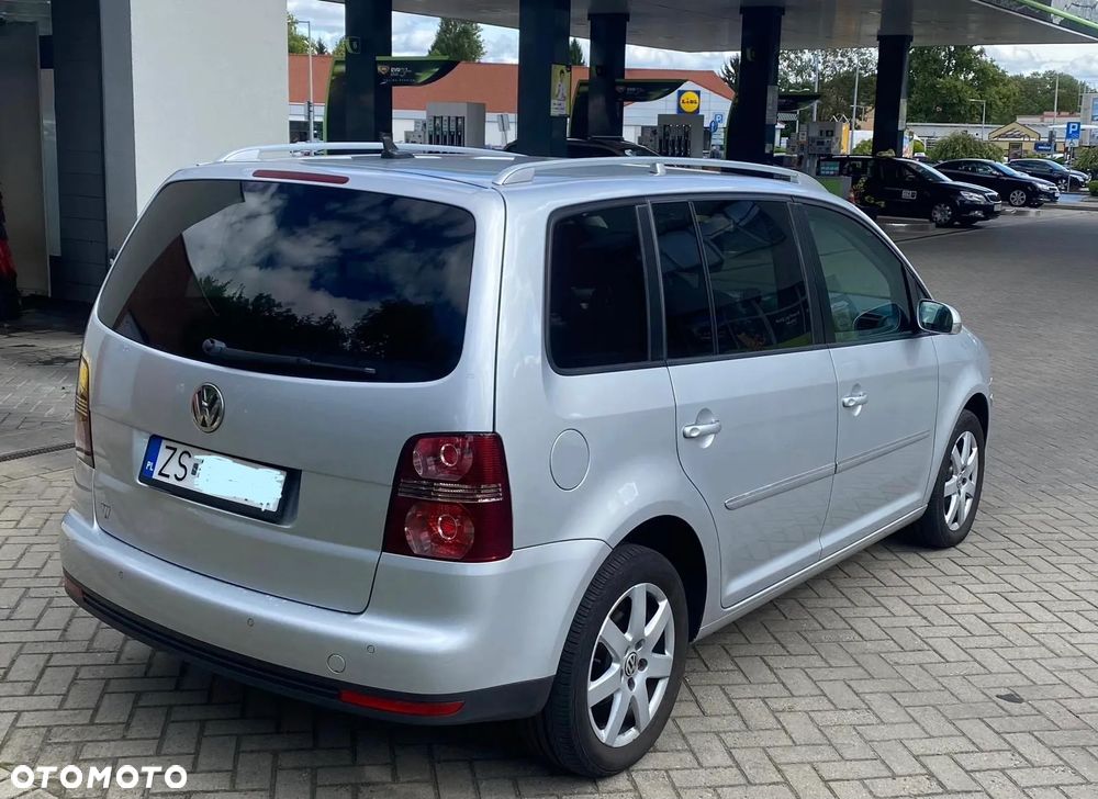 Volkswagen Touran 2.0 TDI Highline - 2