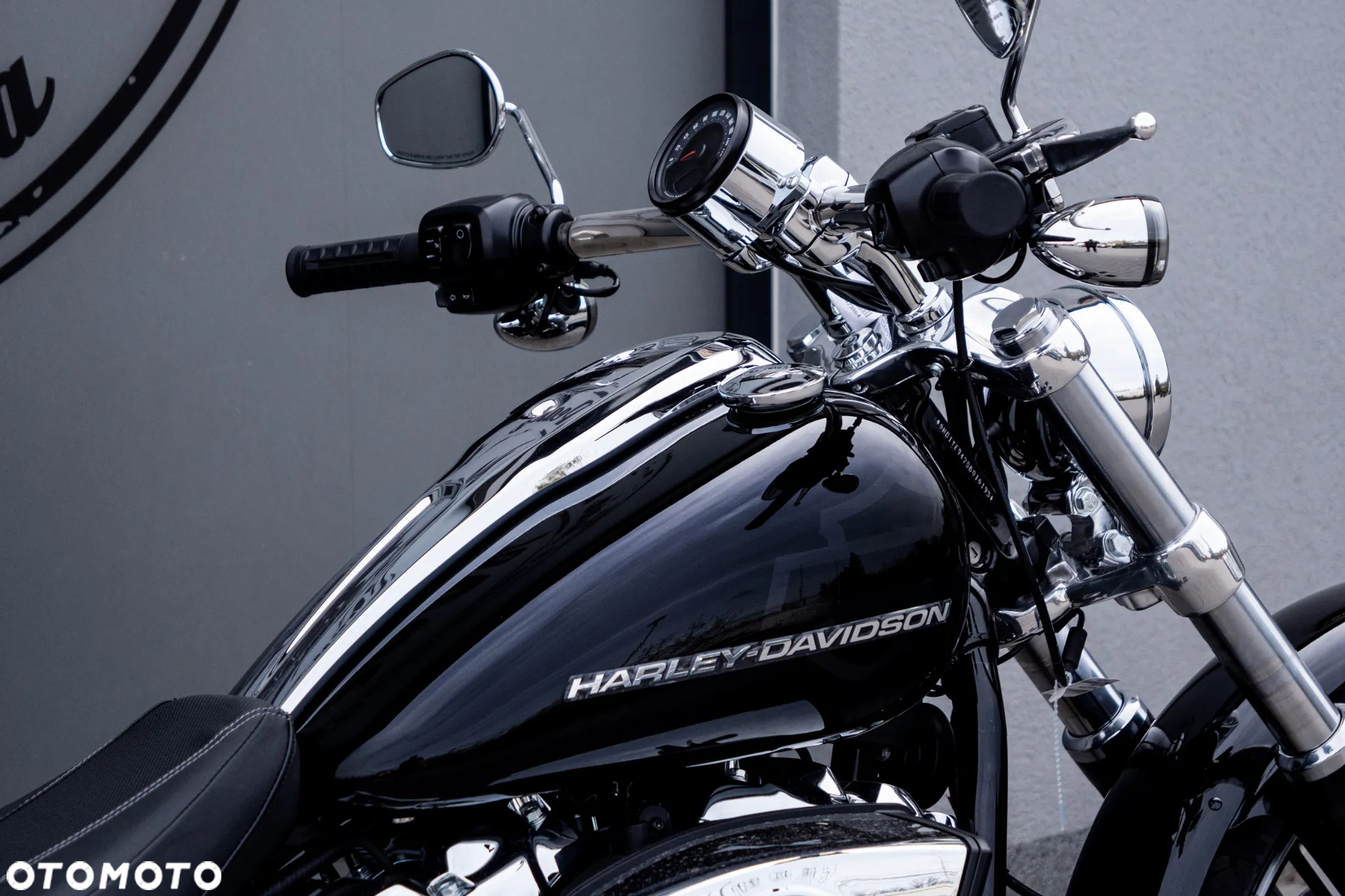 Harley-Davidson Softail Breakout - 23