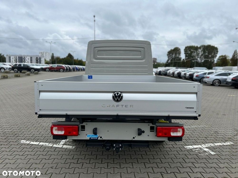 Volkswagen Crafter Crafter 35 Skrzyniowy z podwójną kabiną silnik: 2,0 l EU6 SCR 177 KM / skrzynia biegów: 4MOTION automatyczna 8-biegowa rozstaw osi: 3640 mm - 6