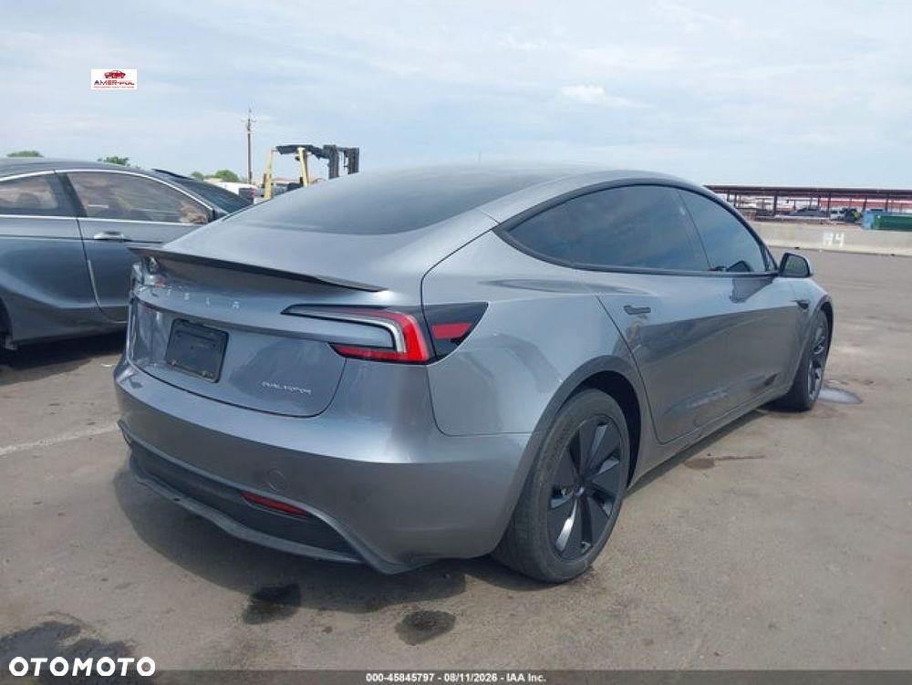 Tesla Model 3 - 5