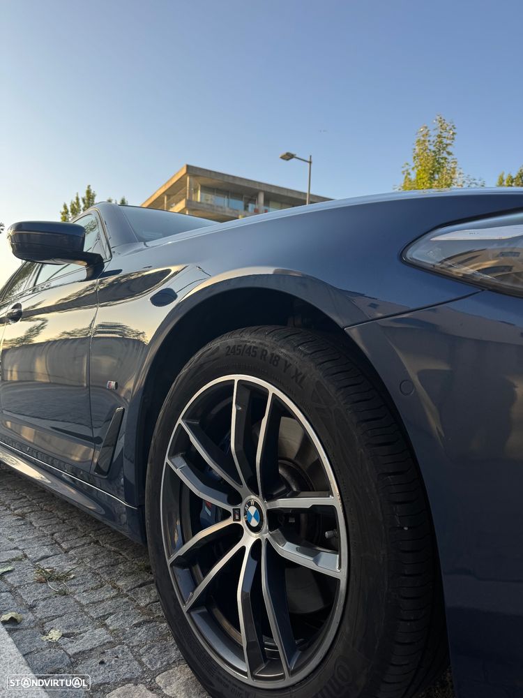 BMW 530 e Pack Desportivo M - 5