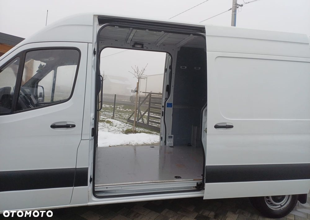 Mercedes-Benz Sprinter - 5