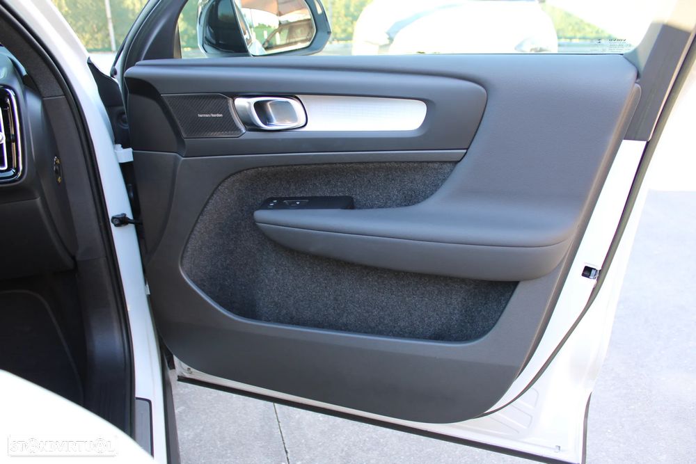 Volvo XC 40 1.5 T2 Plus Dark Auto - 50