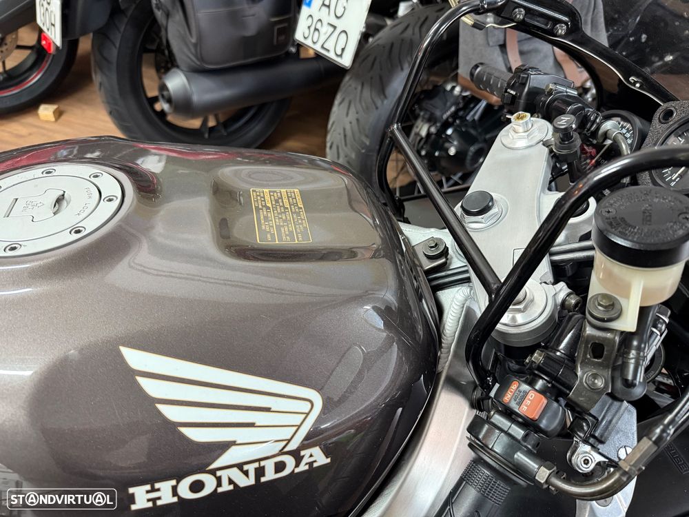 Honda CBR 900 RR - 10