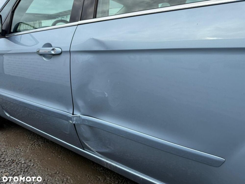 Ford Galaxy 2.0 Ghia - 23