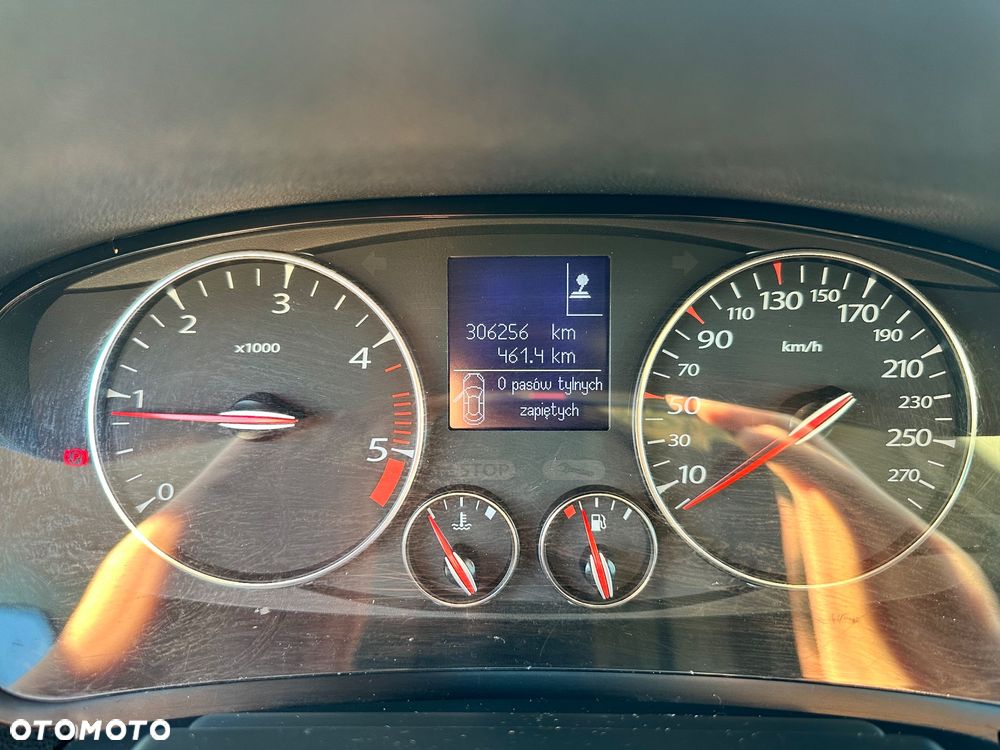 Renault Laguna dCi 150 FAP GT - 8
