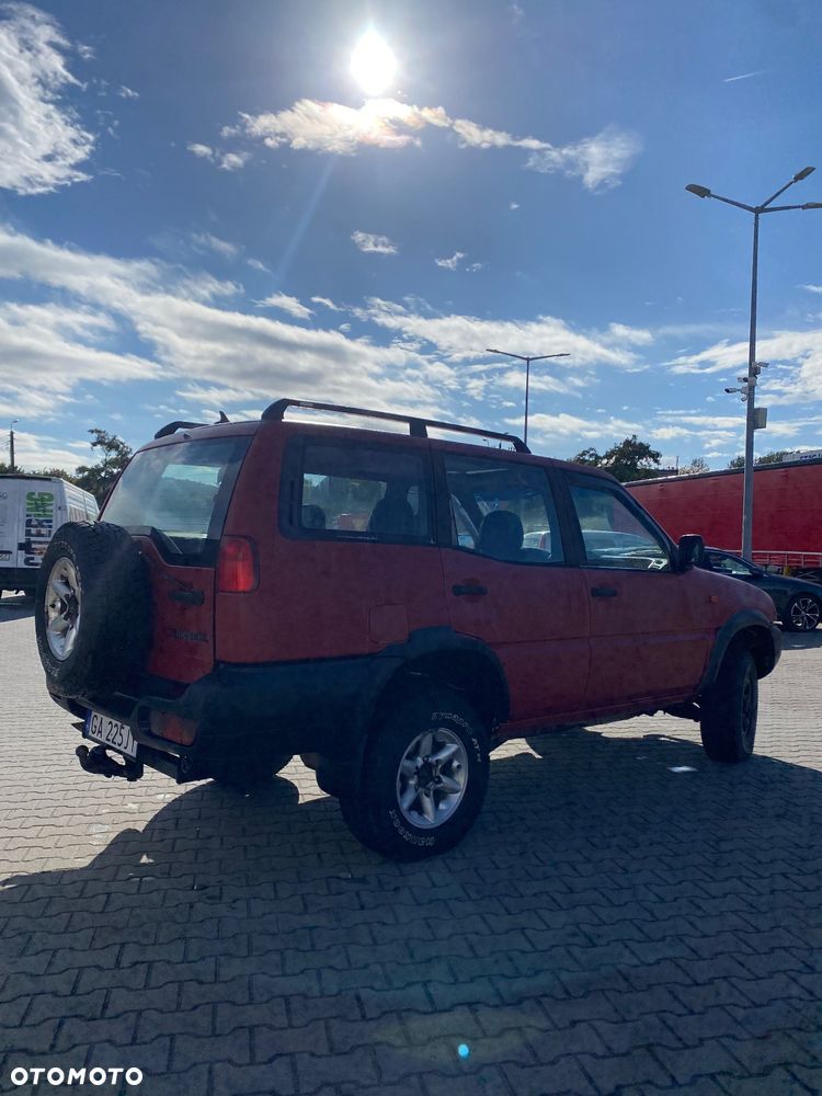 Nissan Terrano II 2.4 S - 6
