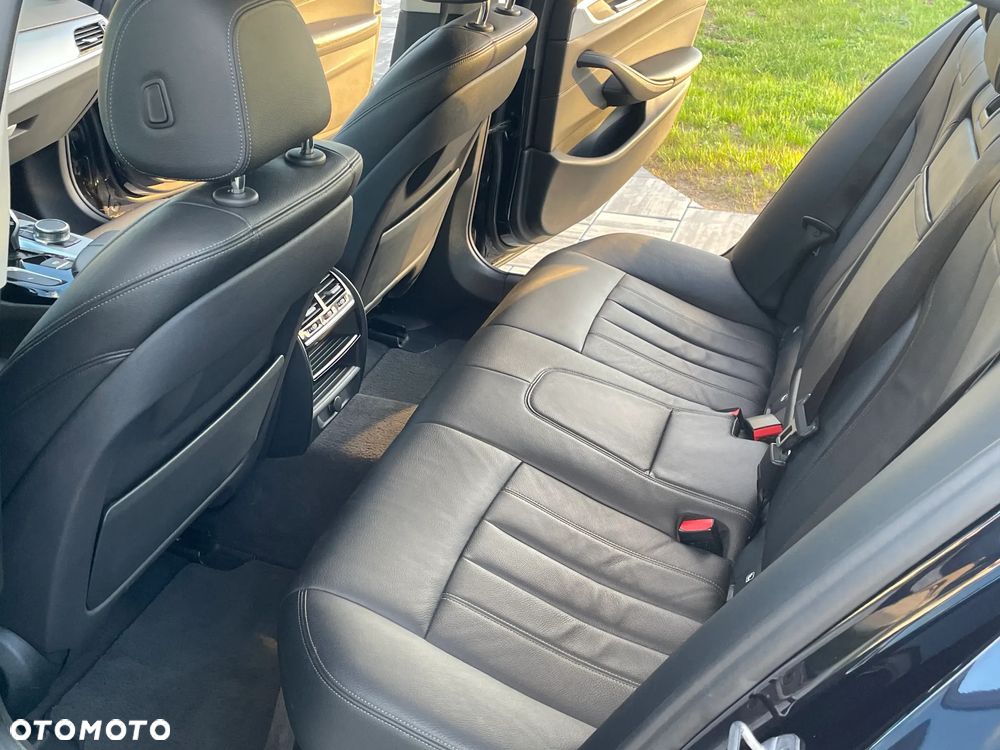 BMW Seria 5 520d xDrive - 12