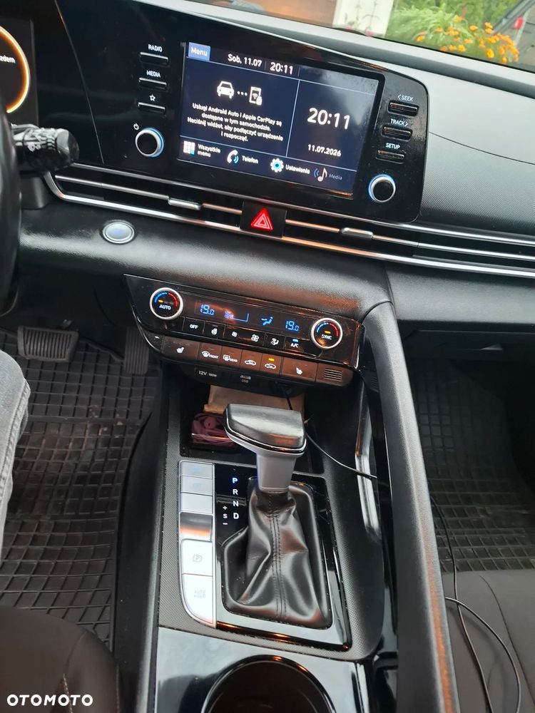 Hyundai Elantra 1.6 Executive CVT - 2
