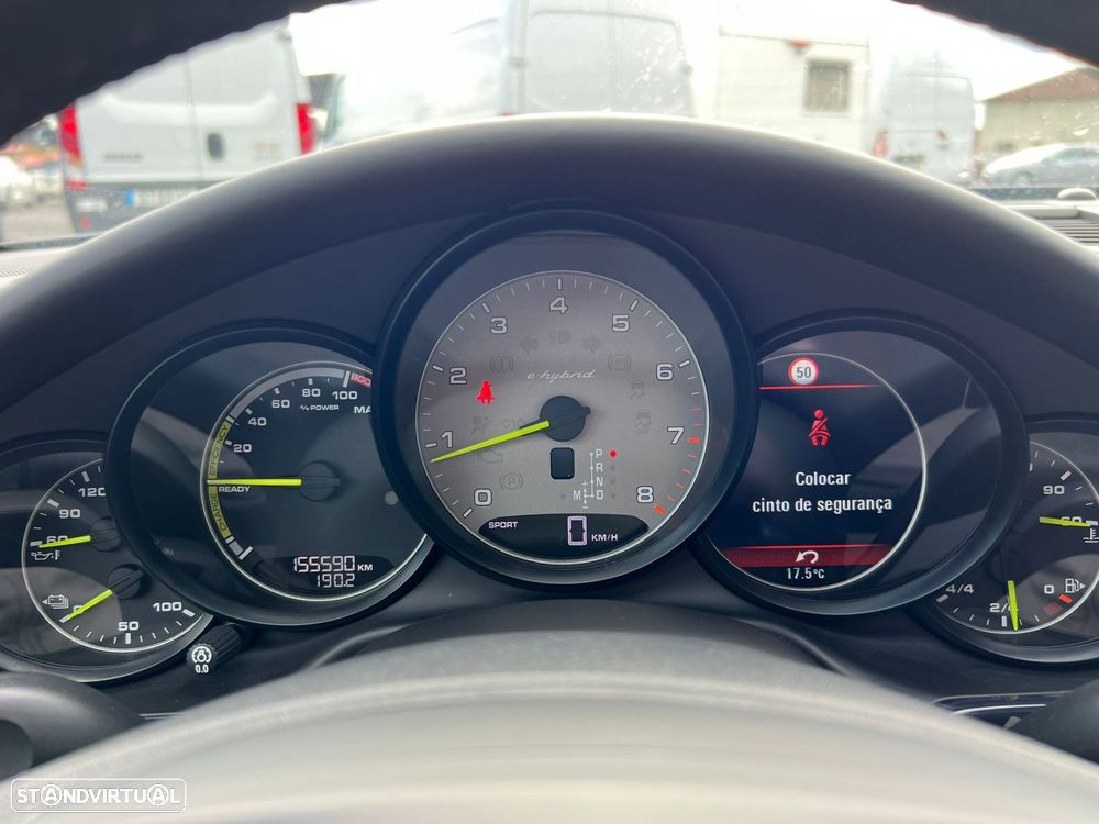 Porsche Panamera - 42