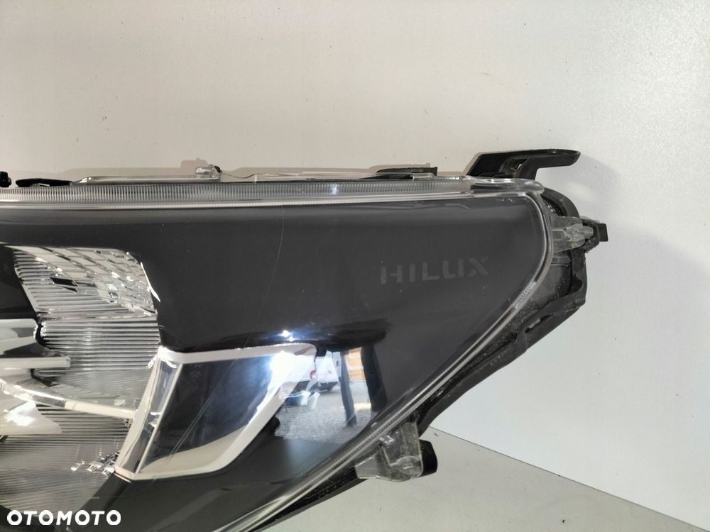 Lampa przednia reflektor lewa TOYOTA HILUX 8 VIII LIFT 20- - 4