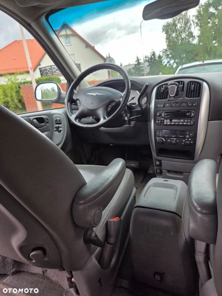 Chrysler Town & Country - 15