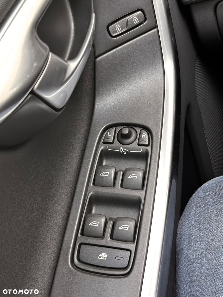 Volvo XC 60 D4 Geartronic Momentum - 30