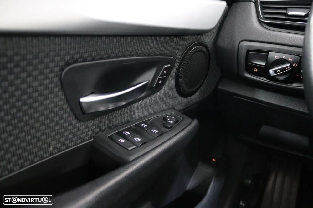 BMW 225xe Active Tourer - 16