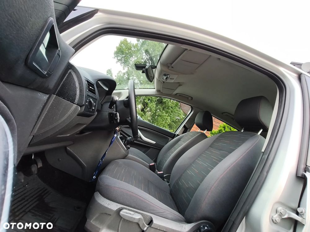 Ford C-MAX 1.8 Ghia - 23