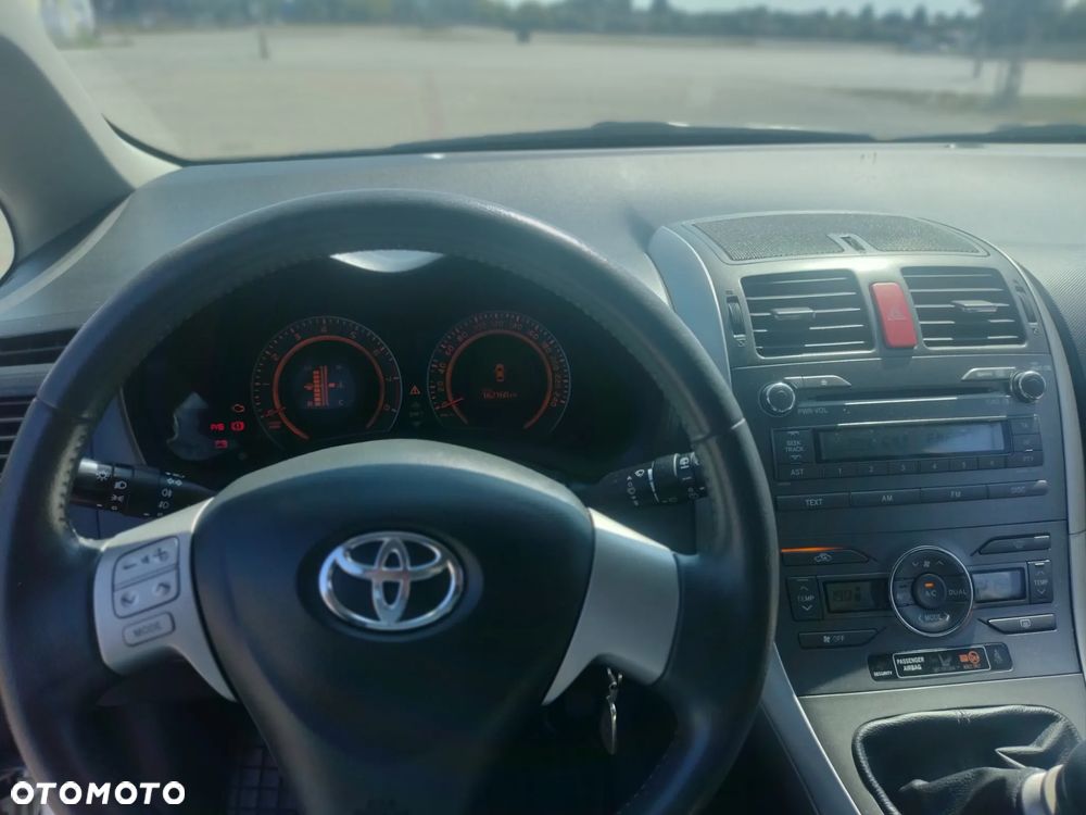 Toyota Auris 1.6 2010 - 8
