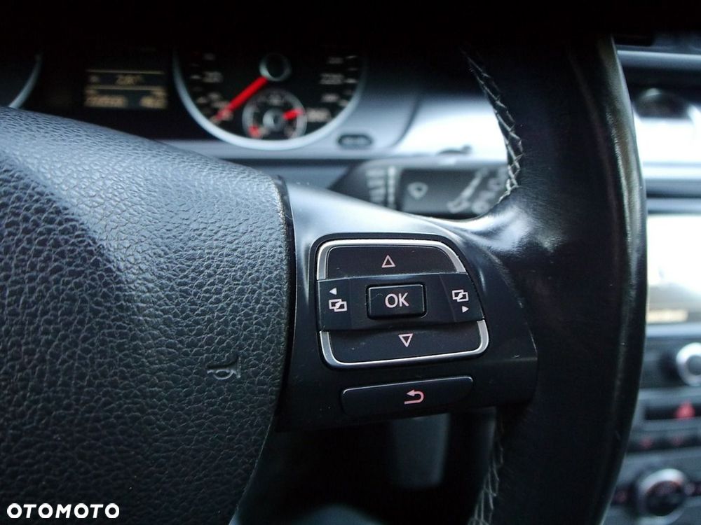 Volkswagen Passat - 33