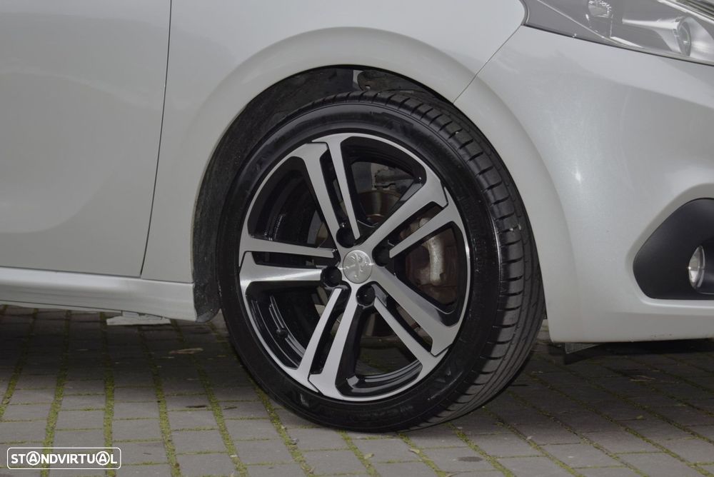 Peugeot 208 1.2 PureTech GT Line - 52