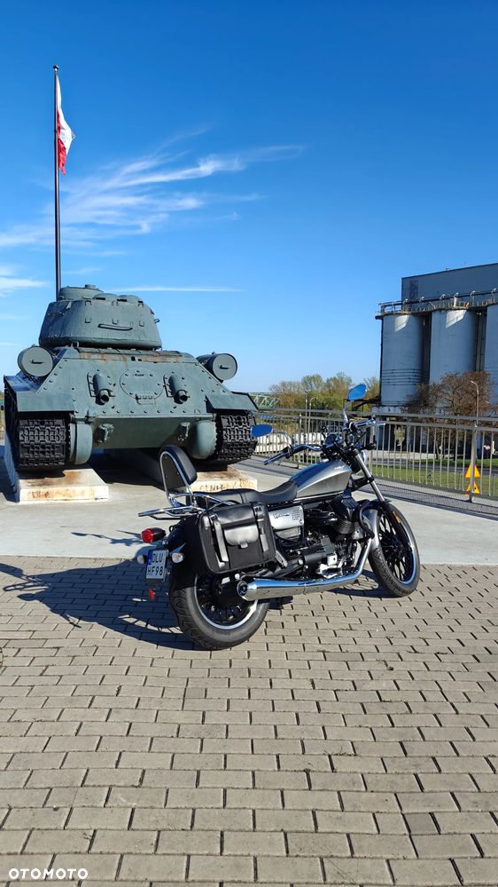 Moto Guzzi V9 - 9