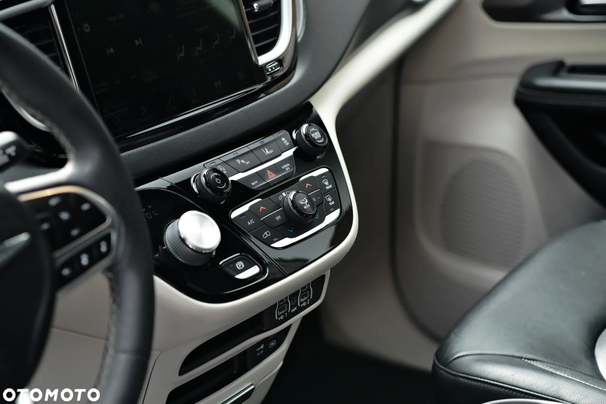 Chrysler Pacifica - 25
