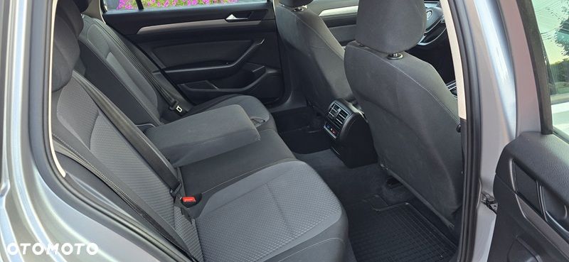 Volkswagen Passat 2.0 TDI SCR Comfortline DSG - 10
