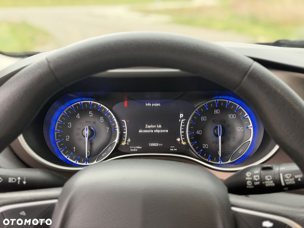 Chrysler Pacifica - 32