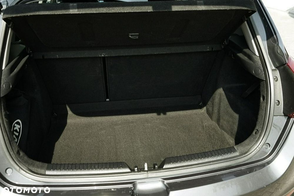 Kia Ceed - 27