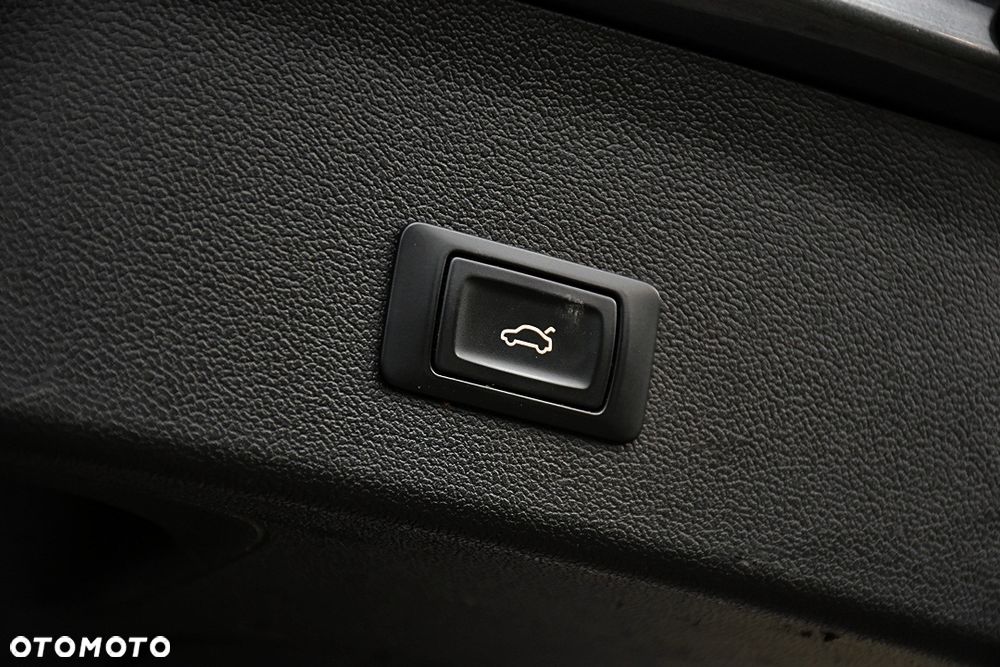 Audi A4 Avant 2.0 TDI DPF quattro S tronic S line Sportpaket - 6