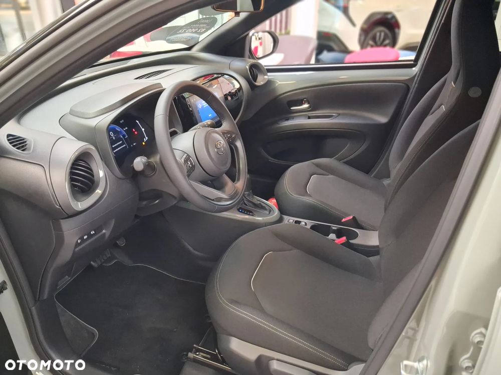 Toyota Aygo X Hybrid 1.5 Style e-CVT - 12