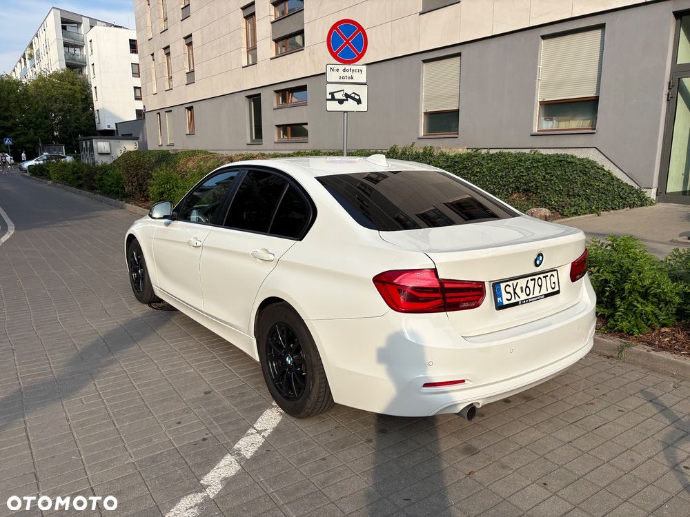 BMW Seria 3 318i - 4