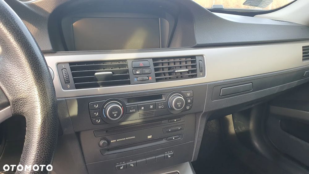 BMW Seria 3 325i - 25