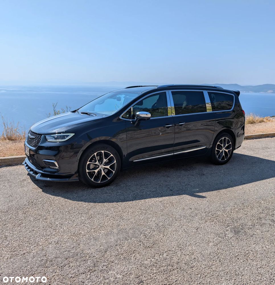 Chrysler Pacifica - 1