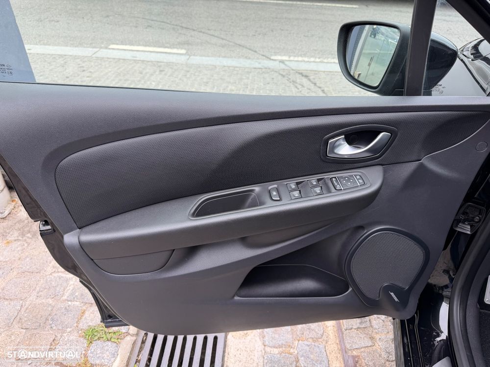 Renault Clio TCe 220 EDC R.S. Trophy - 23