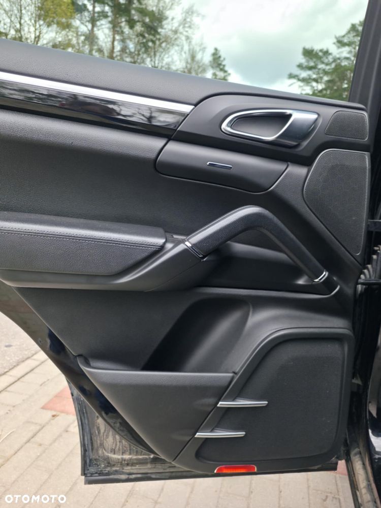 Porsche Cayenne - 16