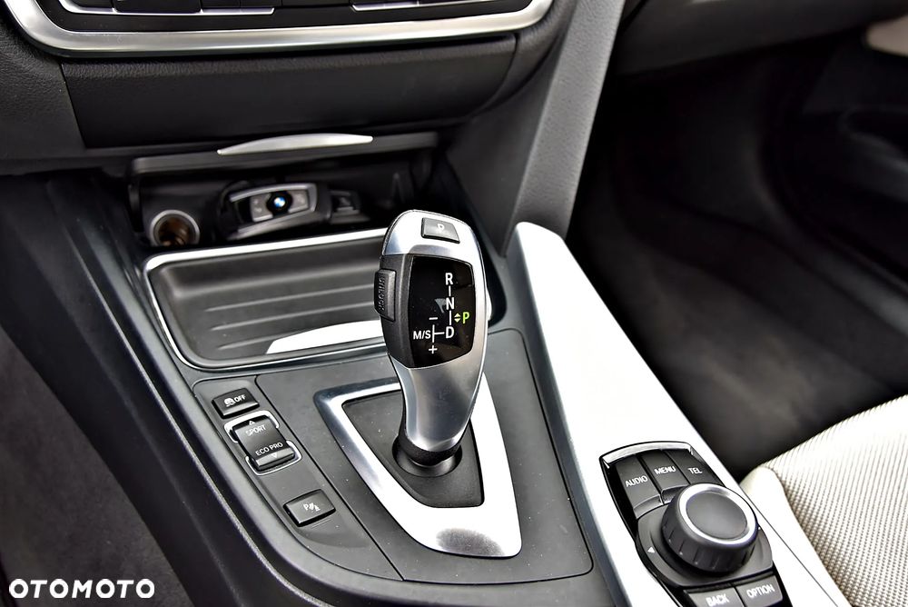 BMW 3GT 320i Luxury Line - 25