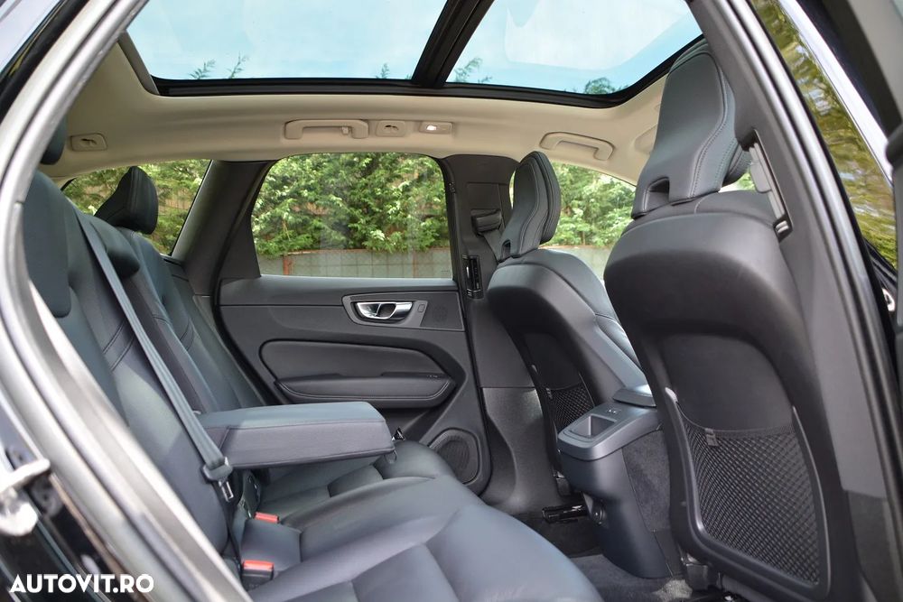 Volvo XC 60 B4 D AWD Plus Dark - 23