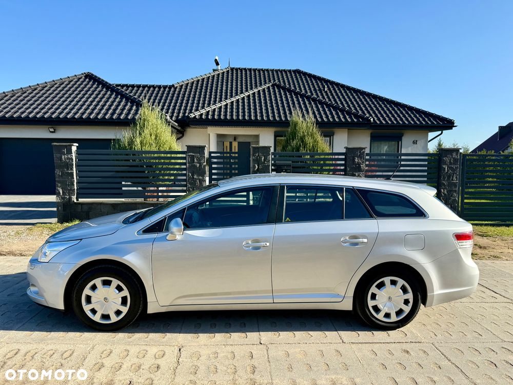 Toyota Avensis 2011 photo 4