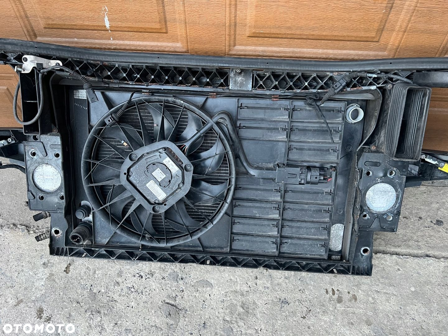 PAS PRZEDNI CHŁODNICE AUDI A8 D3 3.0 TDI 03-10 4E0805594C KOMPLETNY - 9